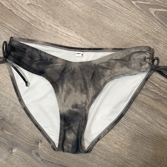 Old Navy Tie Dye Bikini - Large - Picture 2 of 7